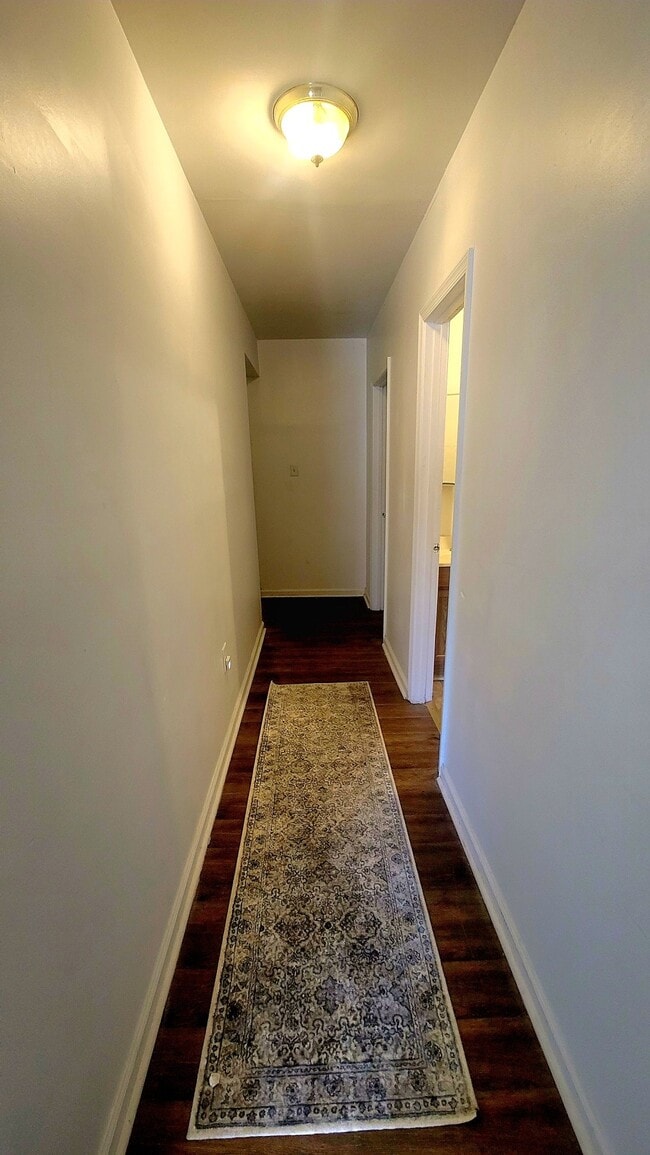 Building Photo - 505 W Grace St