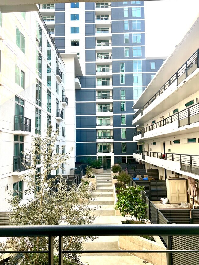 425 W Beech Unit 336