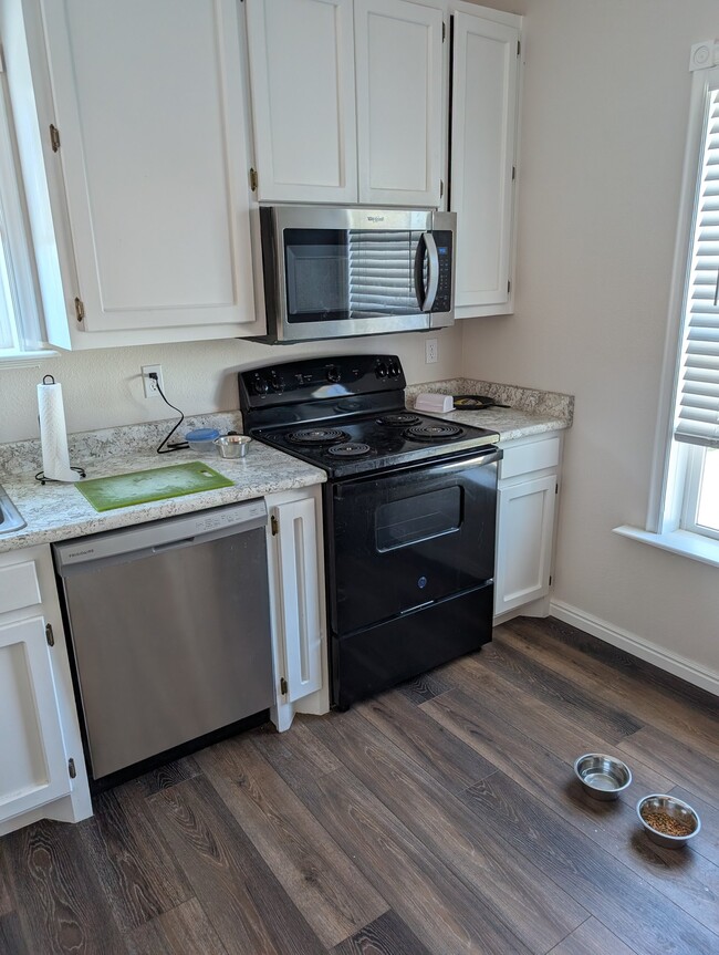 Photo - 104 E Mill St