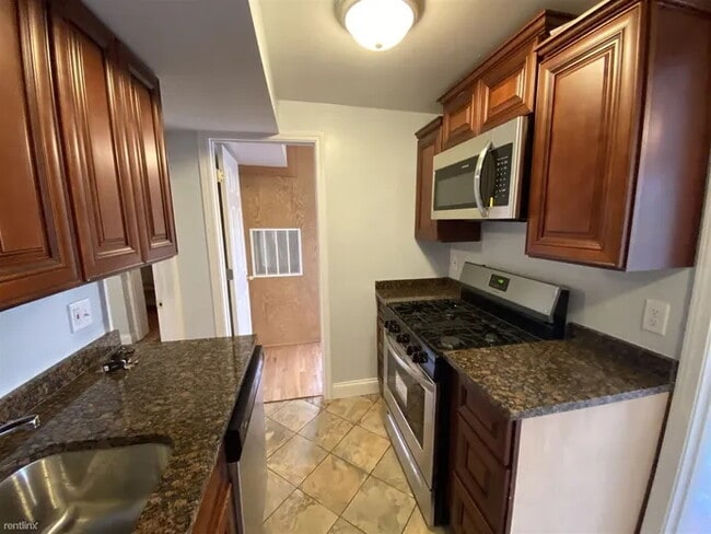 Photo - 1043 N Main St