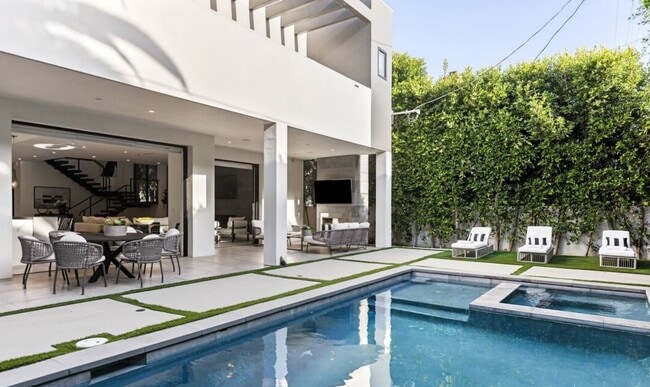 839 Gardner LLC