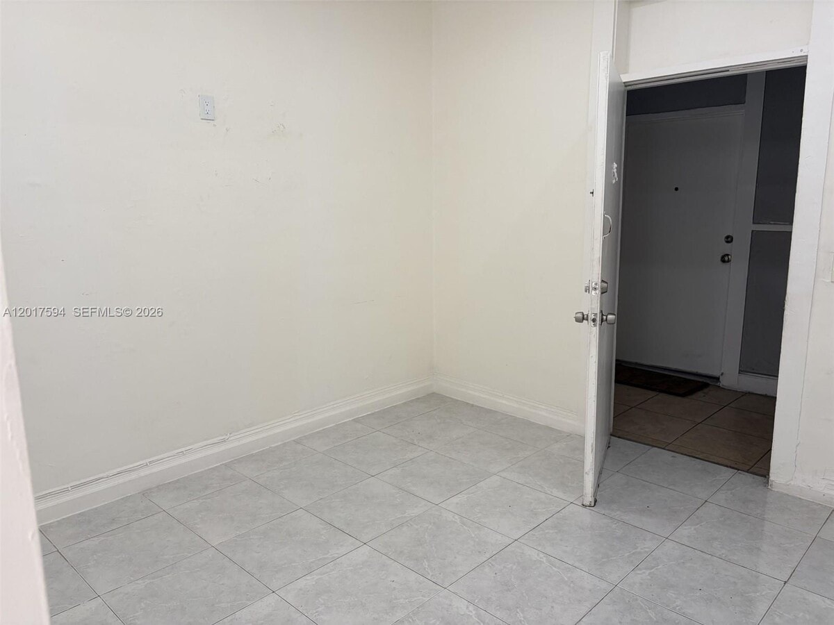 Photo - 4701 SW 8th St Unidad 6
