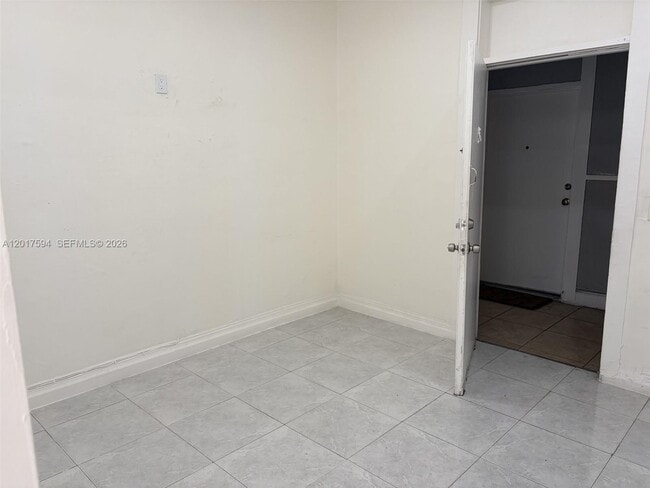 Building Photo - 4701 SW 8th St Unit 6
