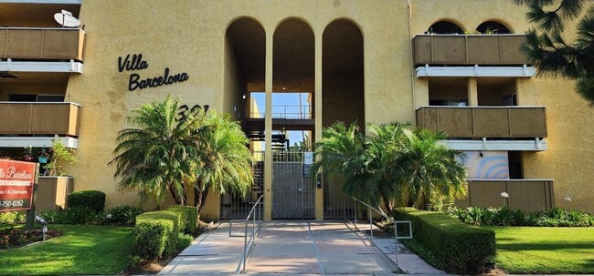 Building Photo - Villa Barcelona Rental