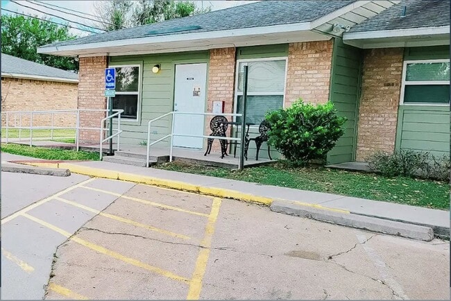 Photo - 308 N East St