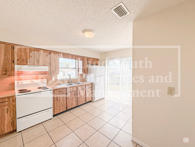 Photo - 5842 Charlton Dr