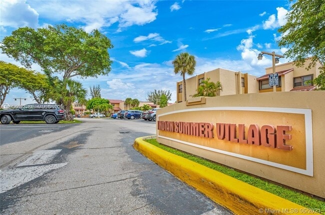 Building Photo - 515 W Park Dr