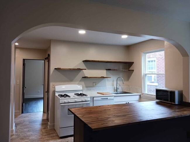 Photo - 441 E Norwich Ave Unit OSU Listing