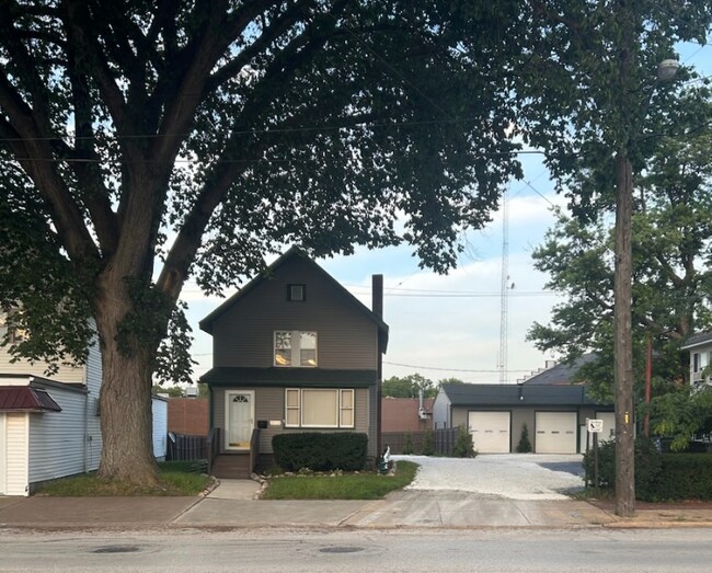 Photo - 9000 N Broadway