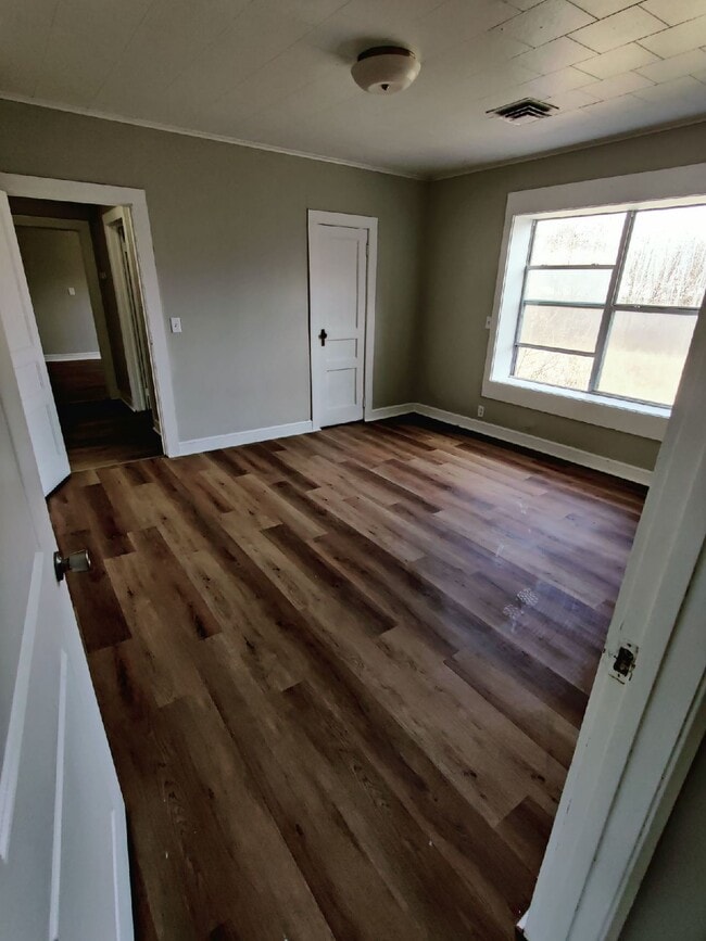 Photo - 5154 Raymond Ave