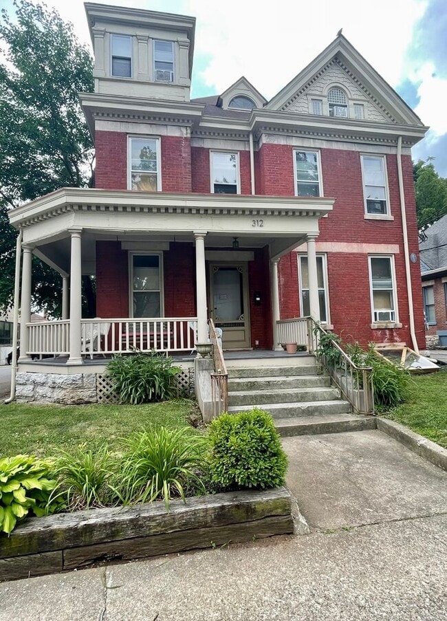 Building Photo - THREE 2 BEDROOM APARTMENTS IN THIS BUILDIN... Unit 3