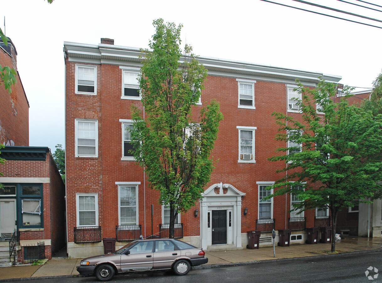 Photo - 824 N West St Apartments
