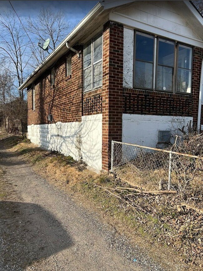 8315 Eton Pl