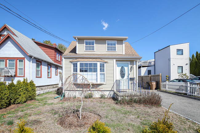 Building Photo - 78 Rippowam Rd Rental