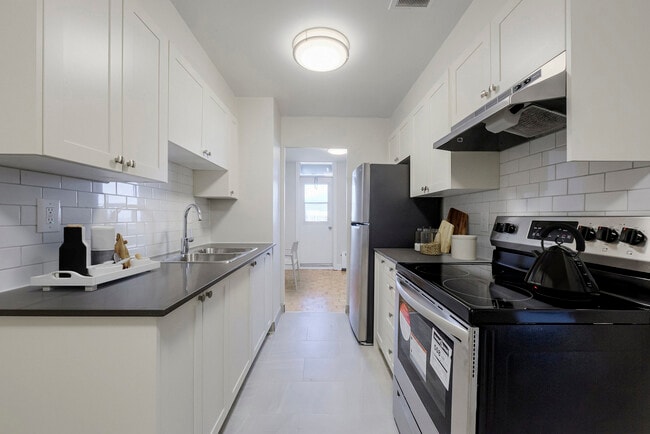 Building Photo - Villa Nova