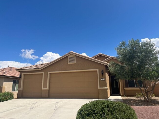 Building Photo - Lovely 3 bedroom home with 3 car garage