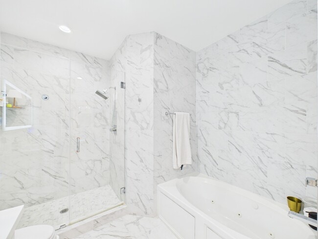 Building Photo - 2520 Robinhood St Unit 506