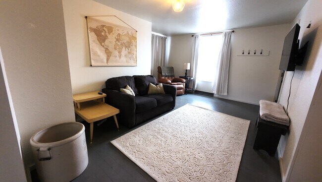 Photo - 304 W Pine St