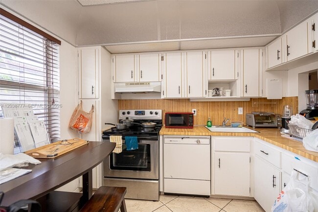 Building Photo - 3531 Inverrary Dr Unit 108