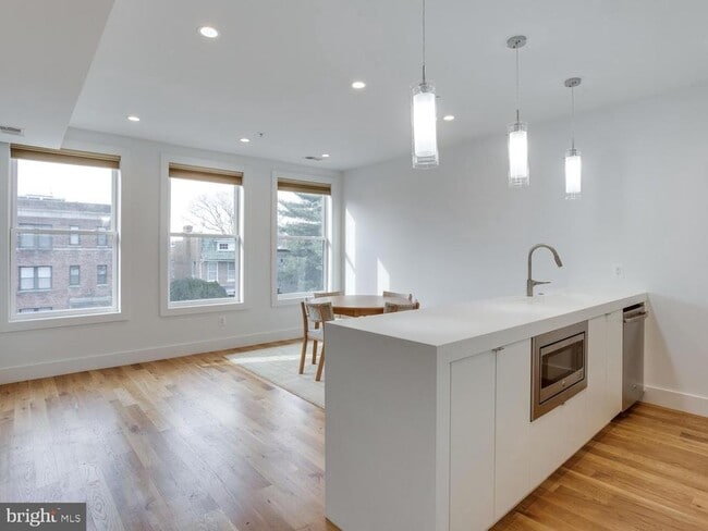 Building Photo - 254 15th St SE Rental