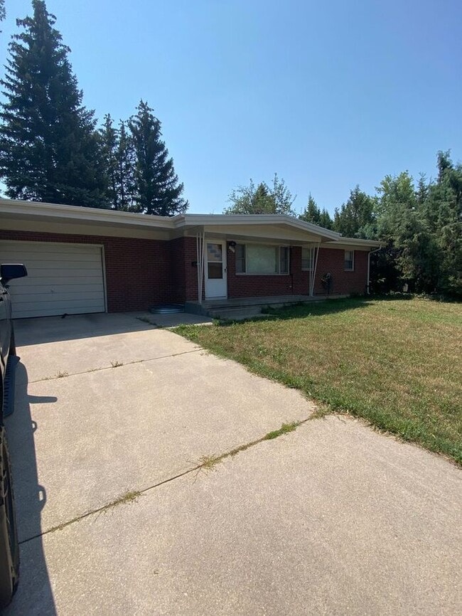 Spacious 4 bedroom house close to CSU! - Spacious 4 bedroom house close to CSU!