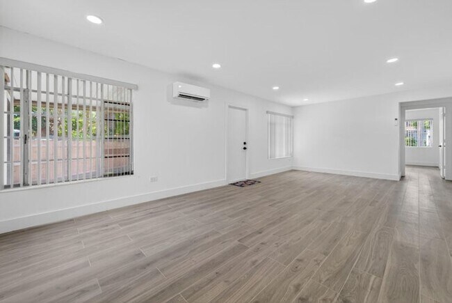 Photo - 326 191st St