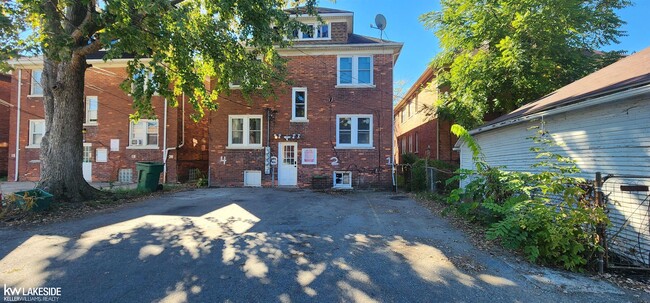 Photo - 914 Beaconsfield Ave