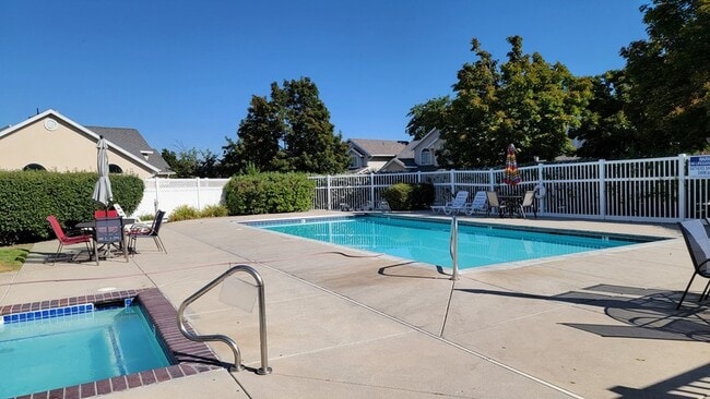 Photo - 679 E Villager Ln