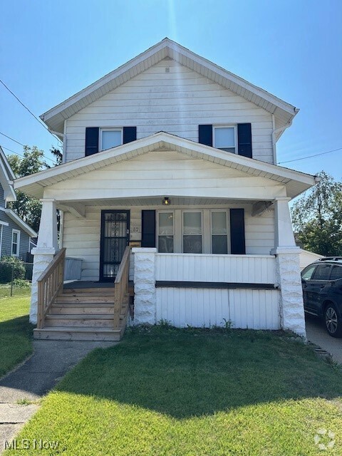 Building Photo - 82 E Rosewood Ave Rental