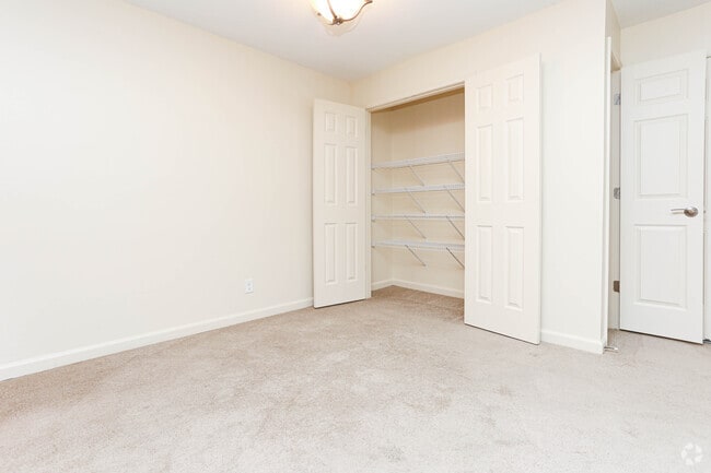 2BR, 1BA - 801 SF - Dining Area