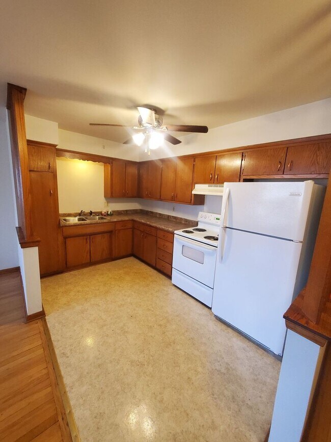 Photo - 1920 Lathrop Ave. (16 Unit)