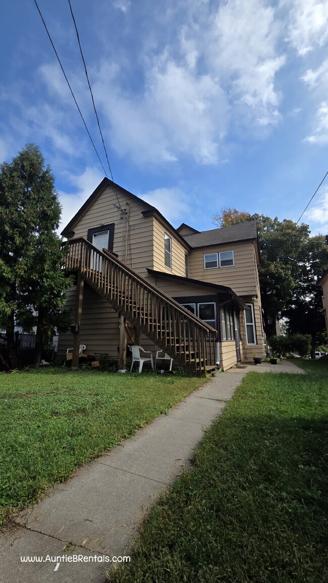 Photo - 2 bedroom - Duplex for RENT  Move in Nov 1st Unit 1