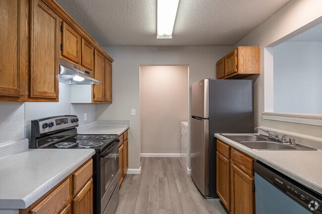 2HAB, 2BA - 912 FT² - Cocina - The Heights on Oak