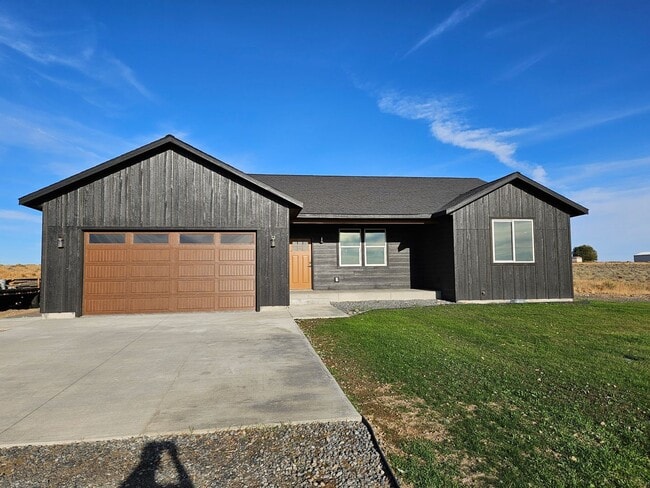 Building Photo - 4 bed 2 bath New Build in McConihe area cl...