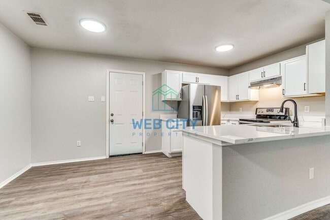 Photo - 2510 Lyola St