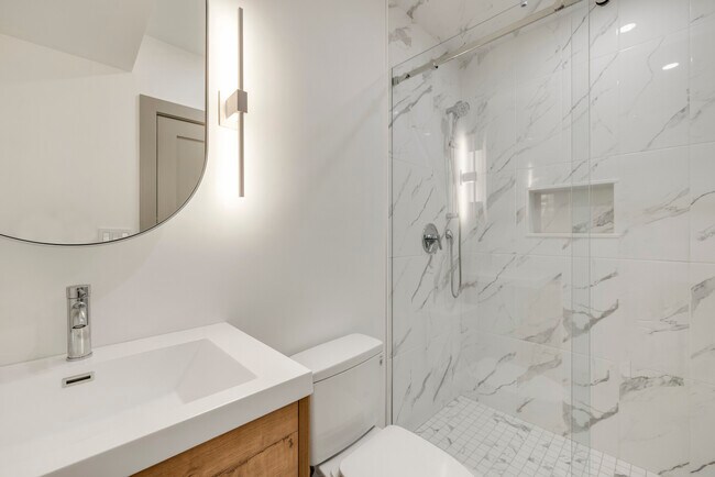 Photo - 566 E 3rd St