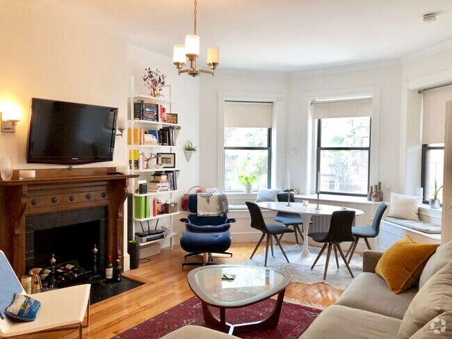 Building Photo - 247 Newbury St Rental