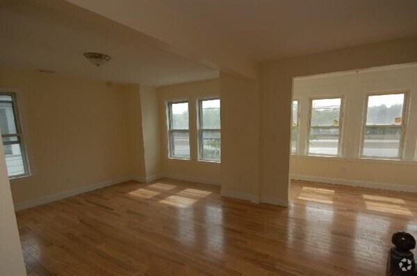 Building Photo - 142 Lincoln St Unit 2 Rental