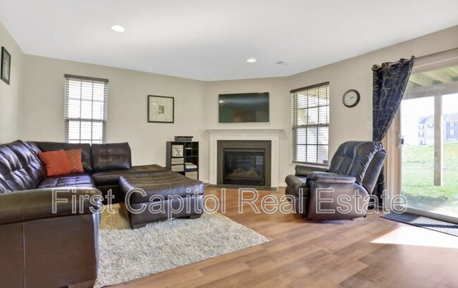 Photo - 923 Stonehaven Way