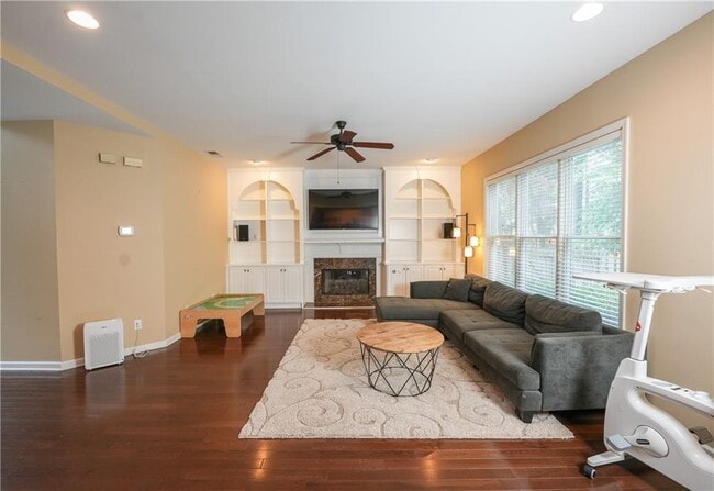 Photo - 350 Scarborough Way