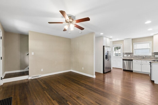 Photo - 557 E Royal Forest Blvd