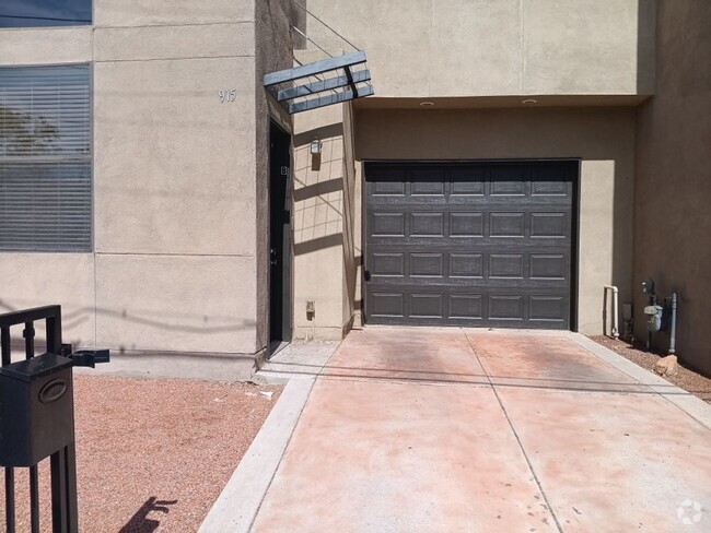 Building Photo - 915 Edith Blvd NE Unit B Rental