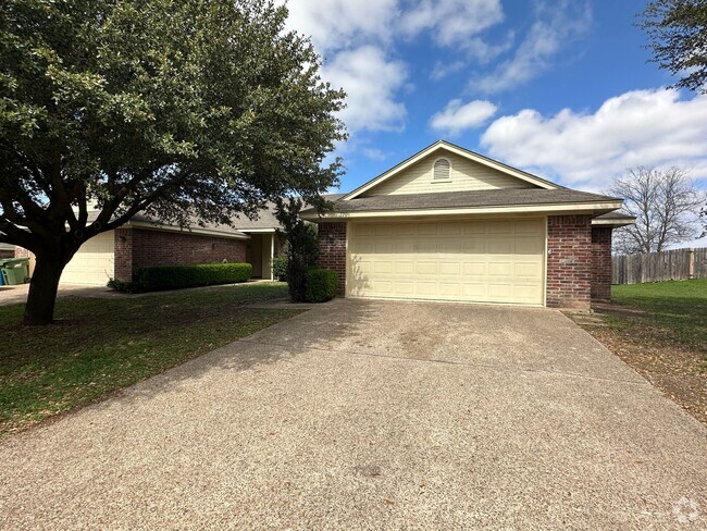 Building Photo - Duplex Rental