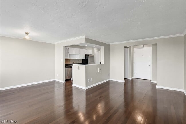 Photo - 12900 Lake Ave Unidad 327
