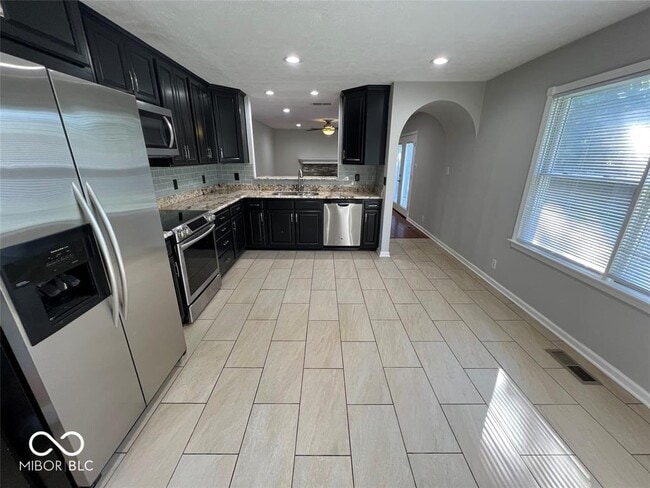 Photo - 731 E 116th St