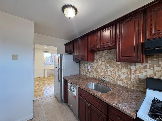 Photo - 245-39 76th Ave Unidad 2nd Floor