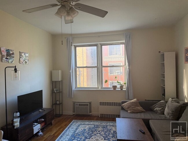 Building Photo - 326 W 83rd St Unit 5D