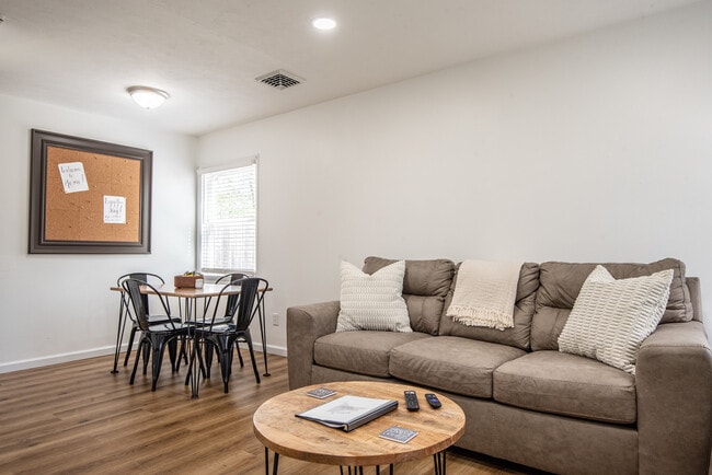 Photo - 1110 Cedarbrook Dr