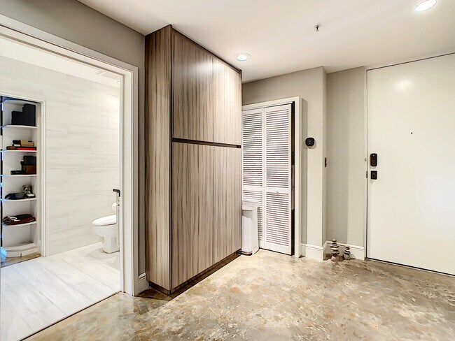 Photo - 525 E Jackson St Unit 608