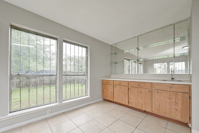 Photo - Spacious 4 Bedroom Home With Large Backyard!